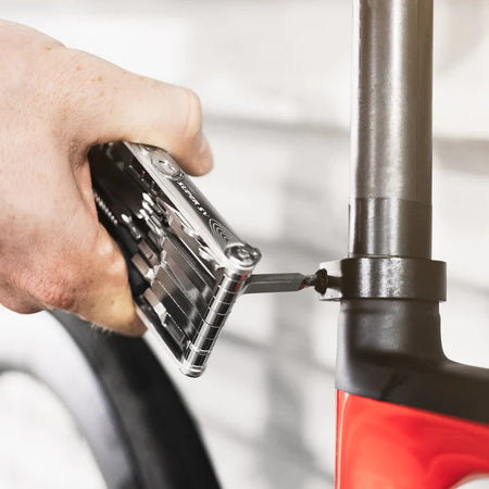 Lezyne Super SV23 Multi Tool Set Ideal For Tubeless In Silver