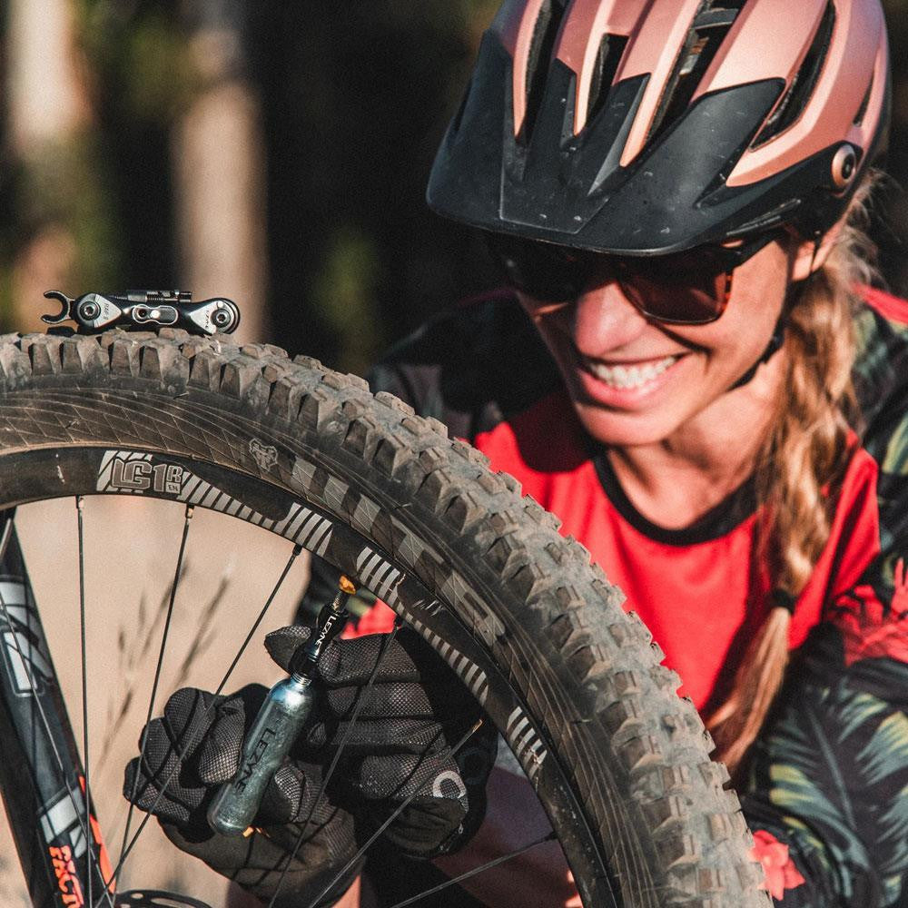 Lezyne Rap ii 19 Co2 Compact Multi Tool With Co2 Inflator In Black For All Bikes