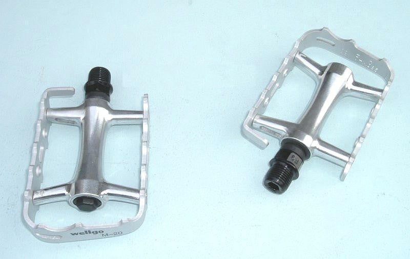 Wellgo M20 CR-MO 9/16 MTB Sealed Bearing Rat Trap Pedals Silver/Silver