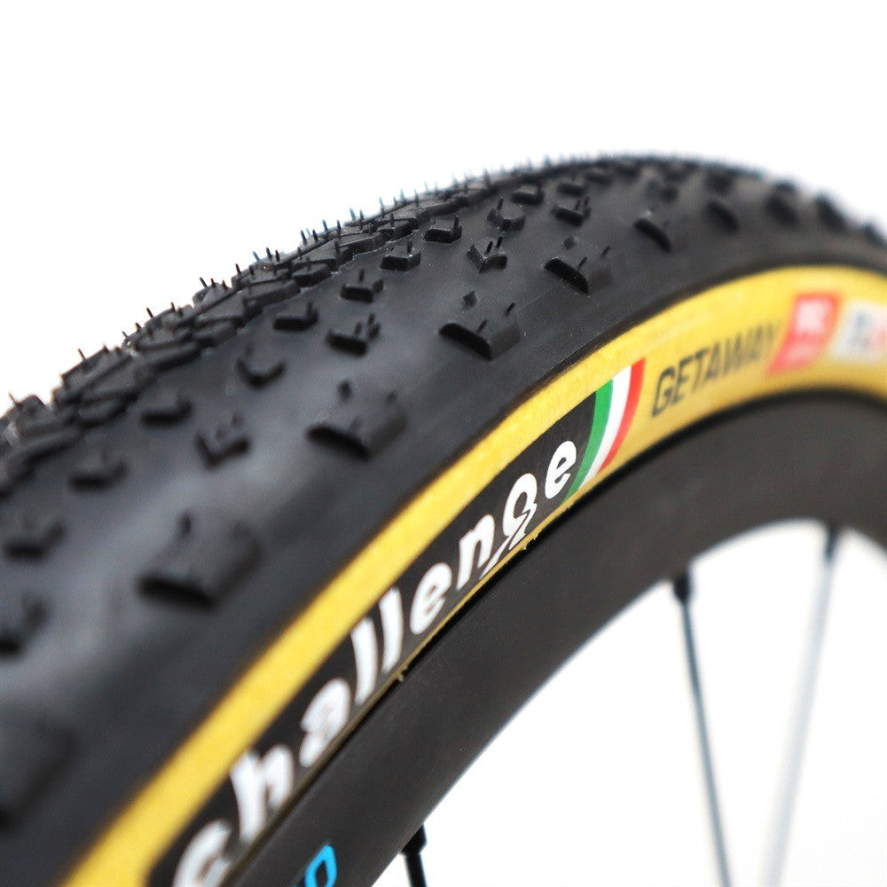 Challenge Getaway Pro Tubeless Cyclocross/Gravel Tyre HTLR Tan 700 x 40