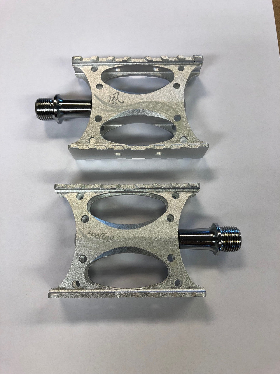 Wellgo R074 Double Sided Narrow Platform Pedals In Silver