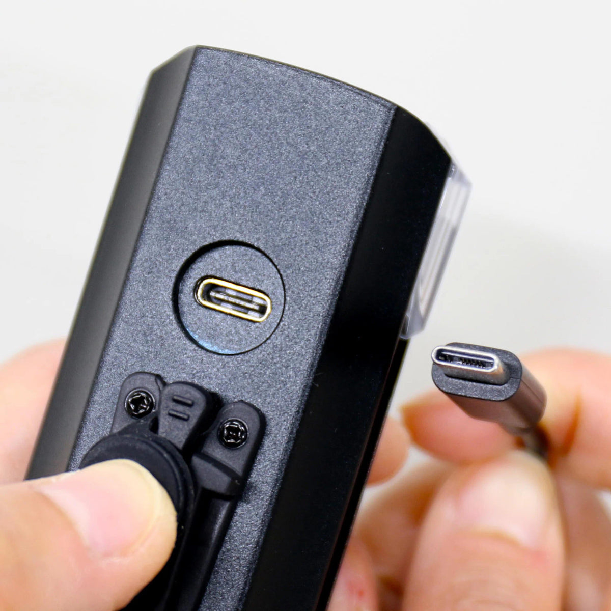 CatEye AMPP 2200 USB-C Rechargeable Front Bicycle Light | MTB ROAD GRAVEL