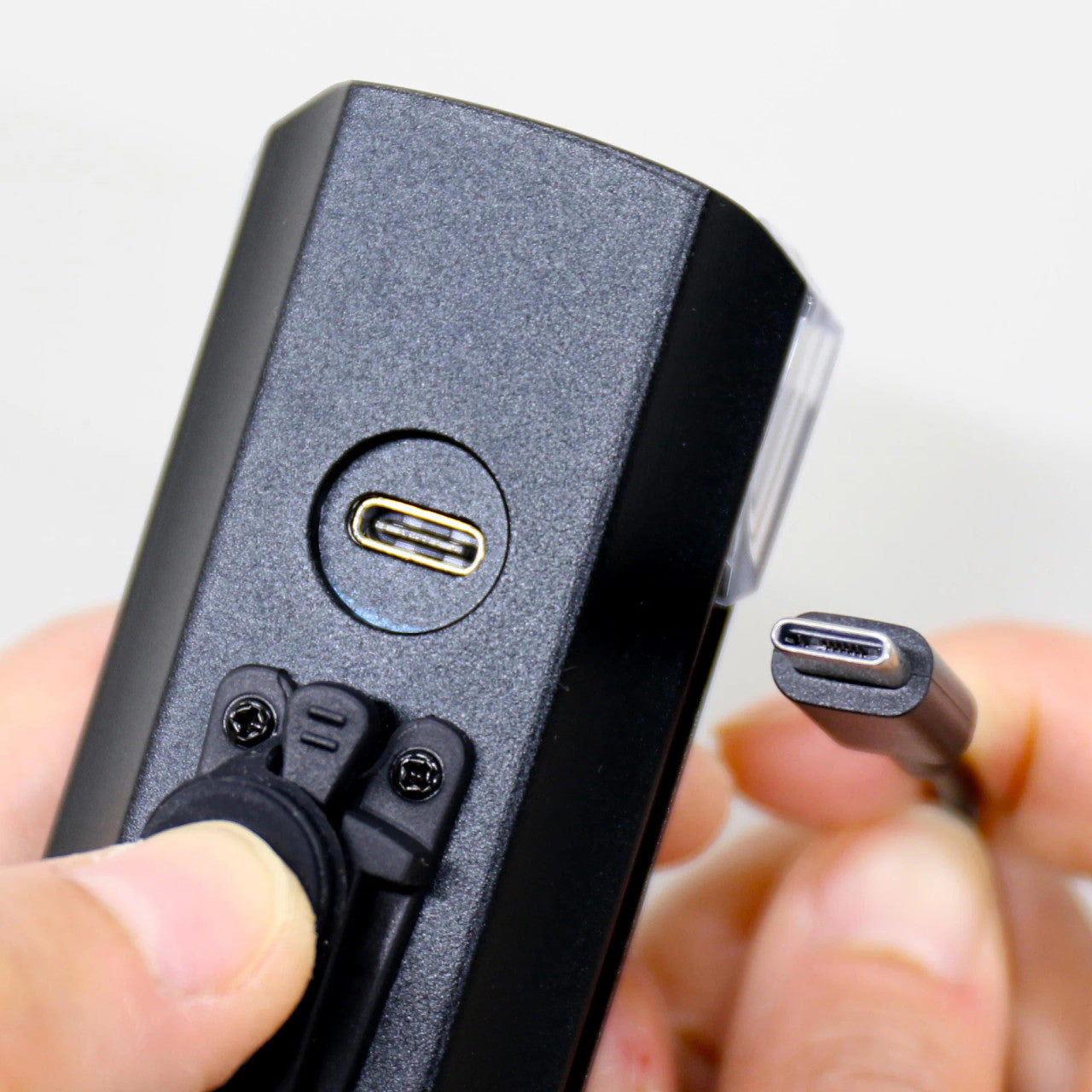 CatEye AMPP 2200 USB-C Rechargeable Front Bicycle Light | MTB ROAD GRAVEL