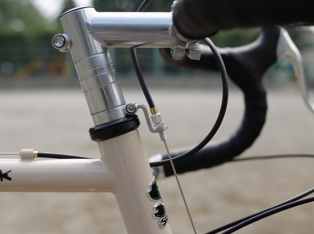 Nitto AS-11 Alloy Front Cable Hanger 1" Quill Stem | 22.2m Clamp | Silver