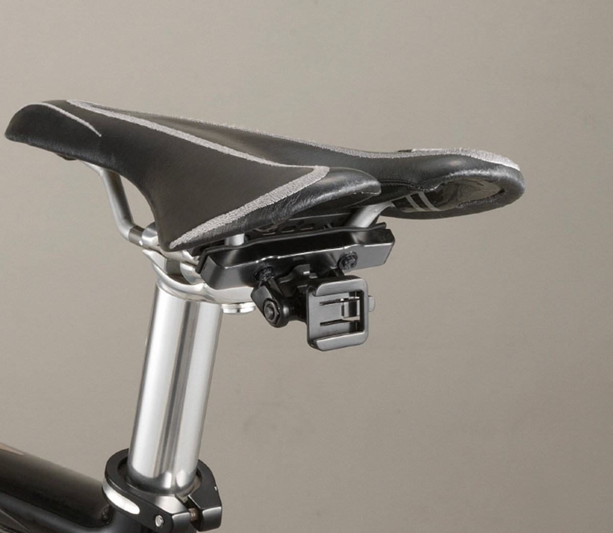 CatEye RM-1 Rear Saddle Rail Mount Bracket