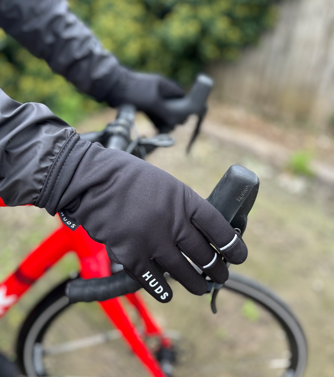 HUDS Water Resistant Cycling Winter Gloves In Black