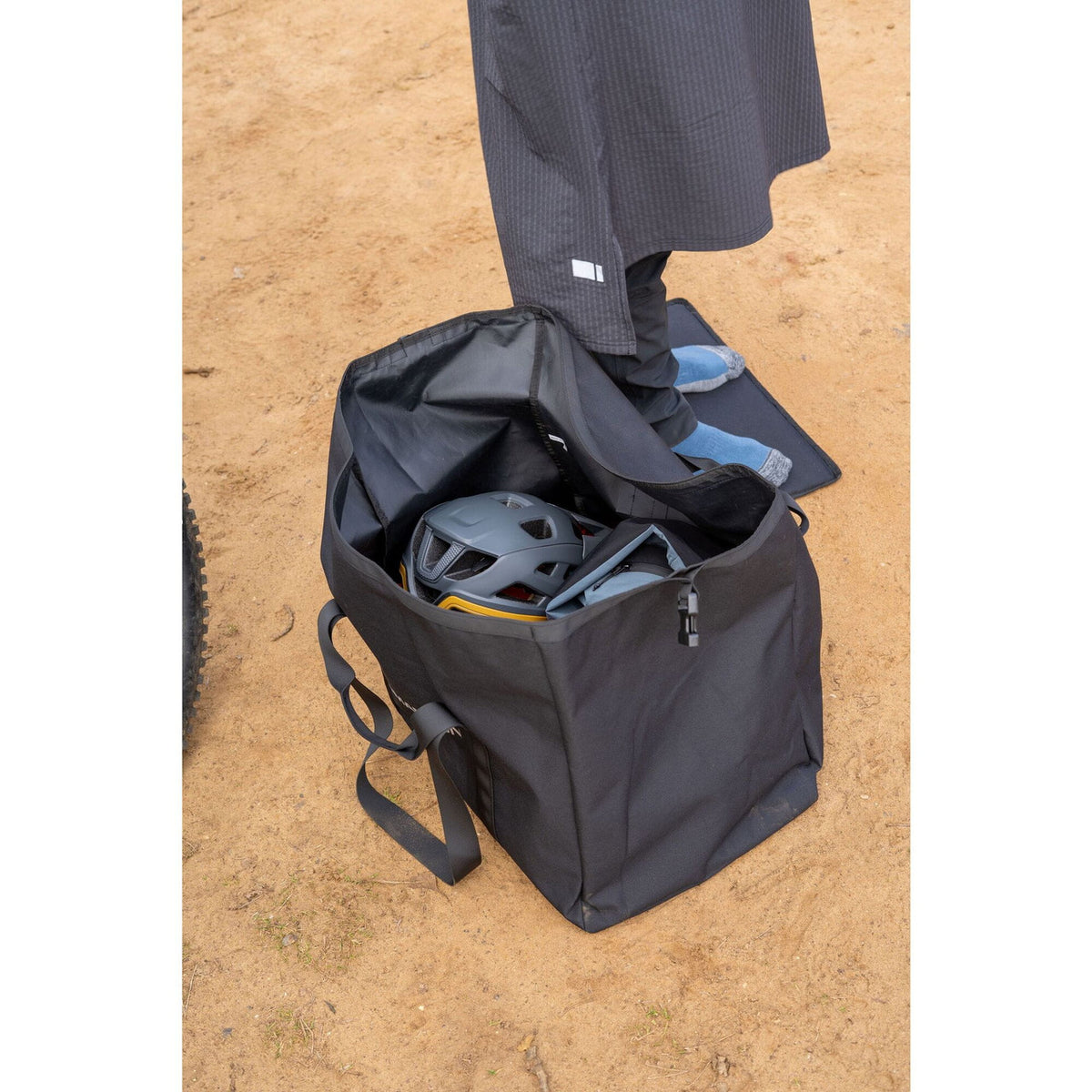 Madison DTE Dirty Secret 60 Litre Kit Bag In Black