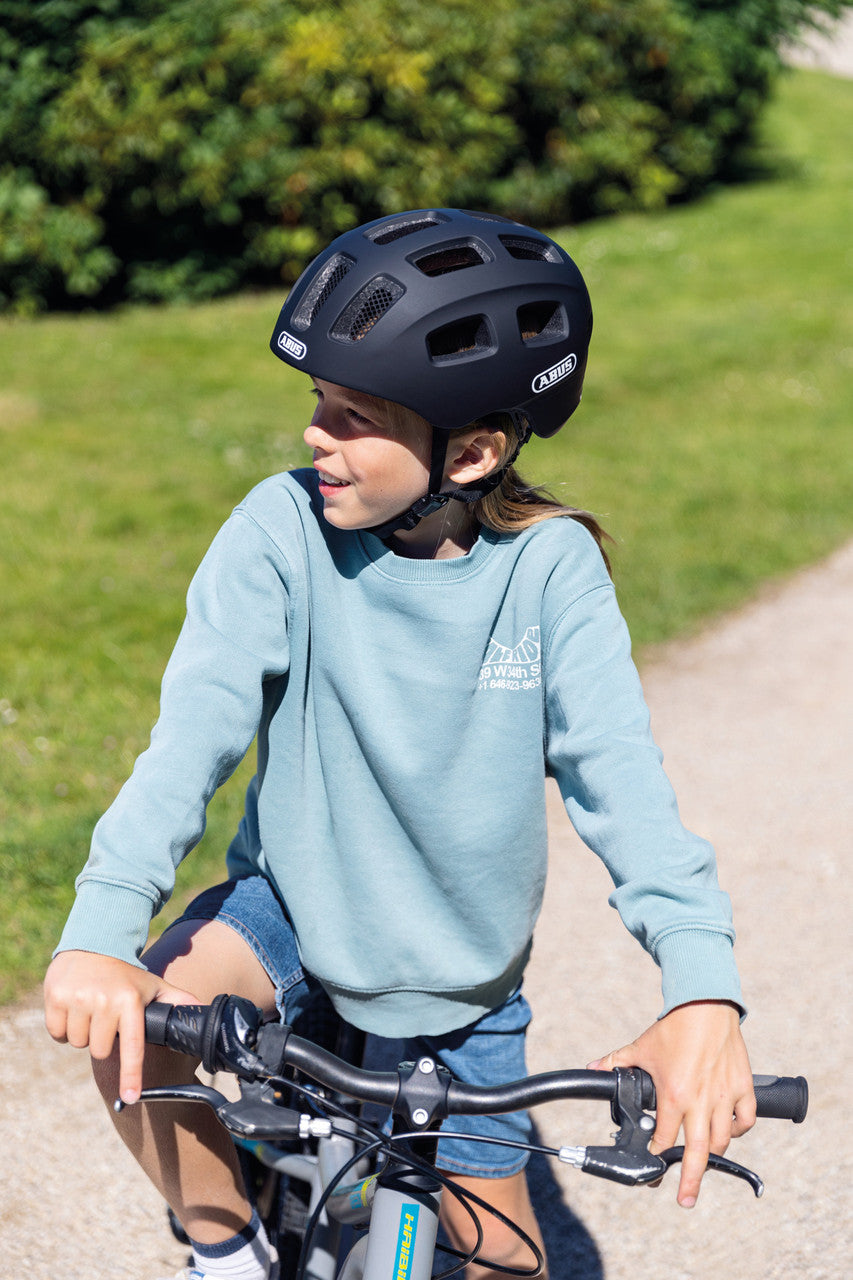 ABUS Youn-I 2.0 Kids Leisure Helmet With Integrated Rear LED Light In Velvet Black