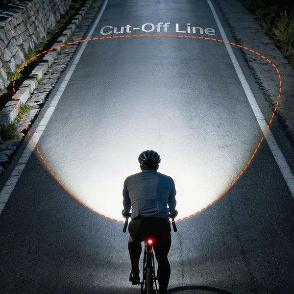 Cut-off line beam design of the Ravemen UR1700 1700 lumens rechargeable bike light illuminating the road.