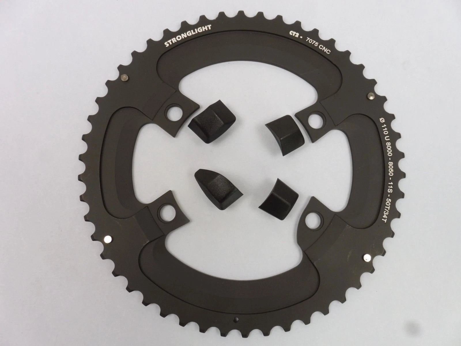 Stronglight Ultegra R8000 chainring 110 BCD with four arms and bolts for Shimano compatibility.