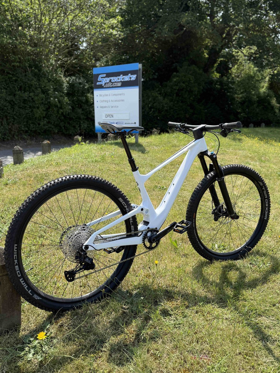 SCOTT Spark 930 Full Suspension Mountain Bike White - Size Medium In Our Showroom