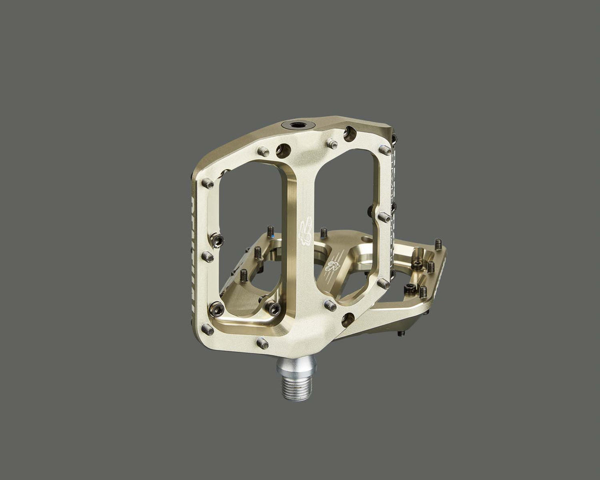 Renthal Revo-F Flat MTB Downhill Platform Pedals | Alu Gold